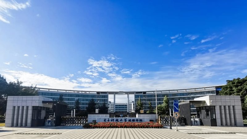 在选择工业级国产电子模块时，以下因素需要重点关注：