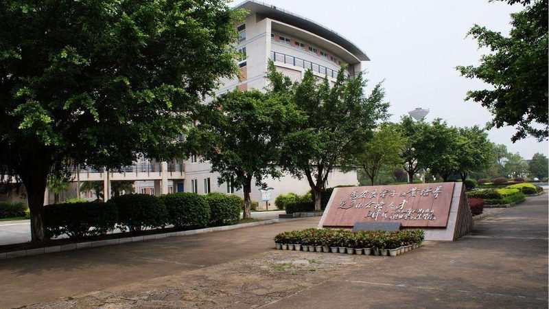 工业连接器耐温等级：揭秘其重要性及选型要点**